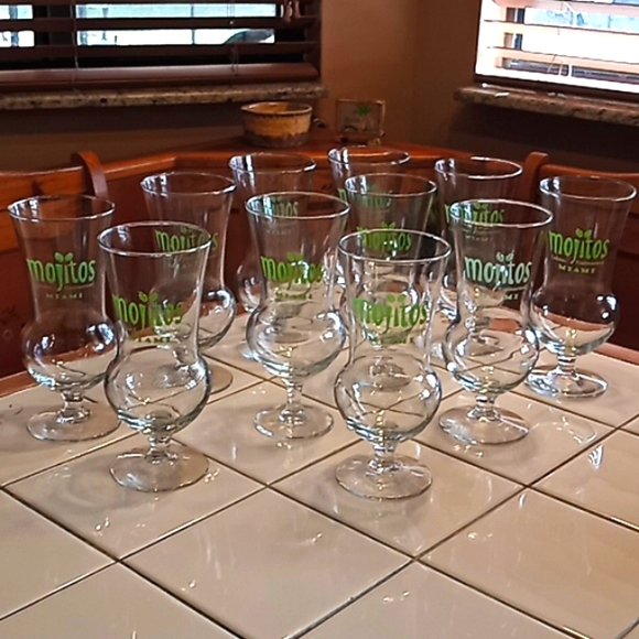Vintage Mojitos Miami Cuban Restaurant 8" Hurricane Cocktail Glasses. Set of 11. - Picture 4 of 16